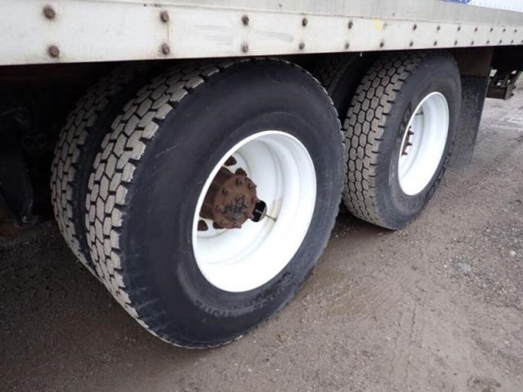 inoperable-2010-freightliner-m2106-business-class-image-40