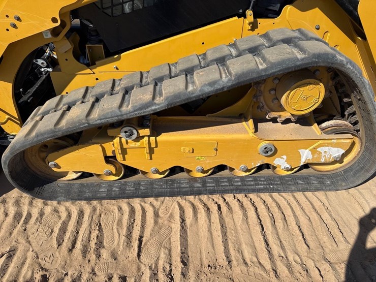 2023-caterpillar-299d3-image-9