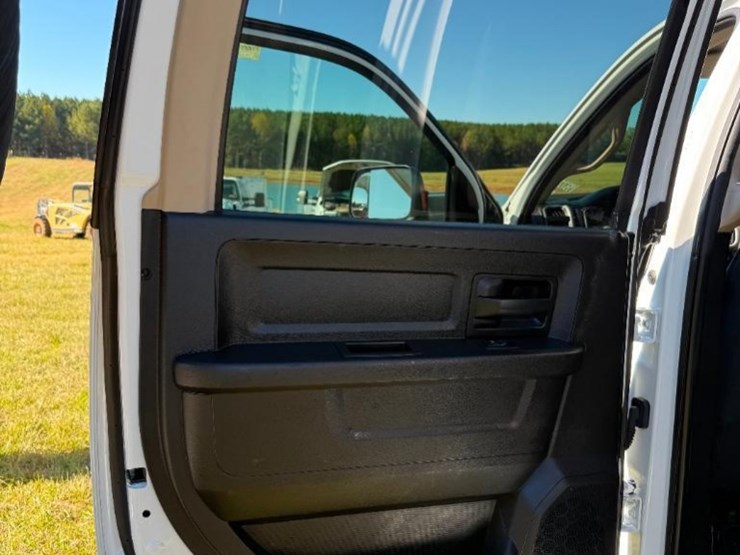 2020-dodge-ram-5500-image-17