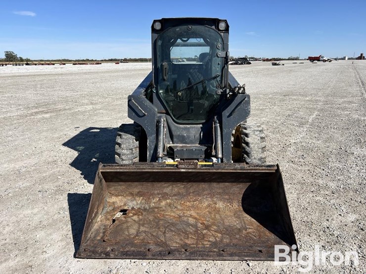 2010-deere-320d-image-2