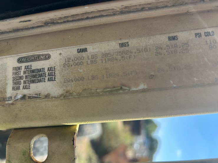 #22529-•-inop-1992-freightliner-t/a-daycab-truck-tractor-vin:-1fuymzyb1np357132-image-64