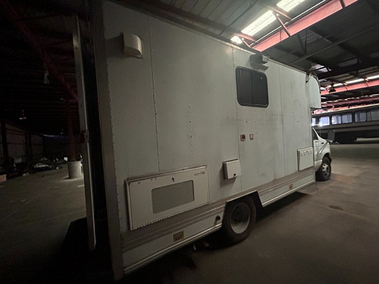 1992-ford-e350-image-3