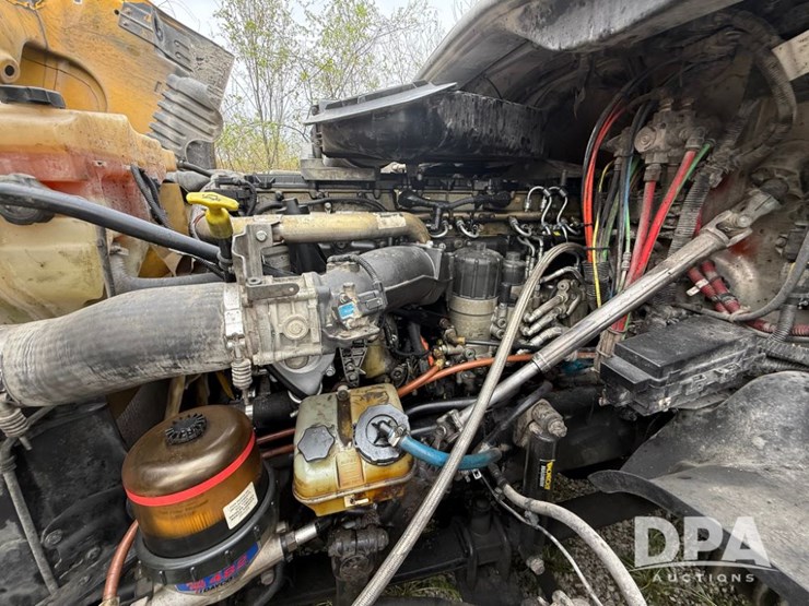 2012-freightliner-cascadia-truck-(lld1452)-image-19