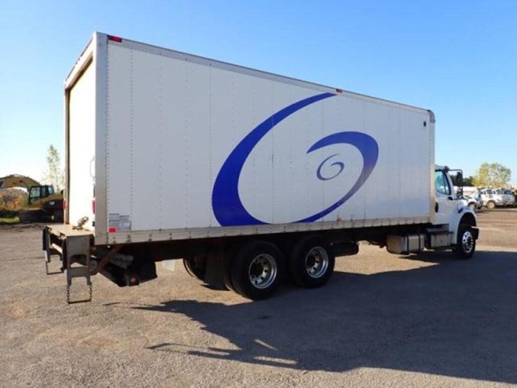 2014-freightliner-business-class-m2-106-image-5