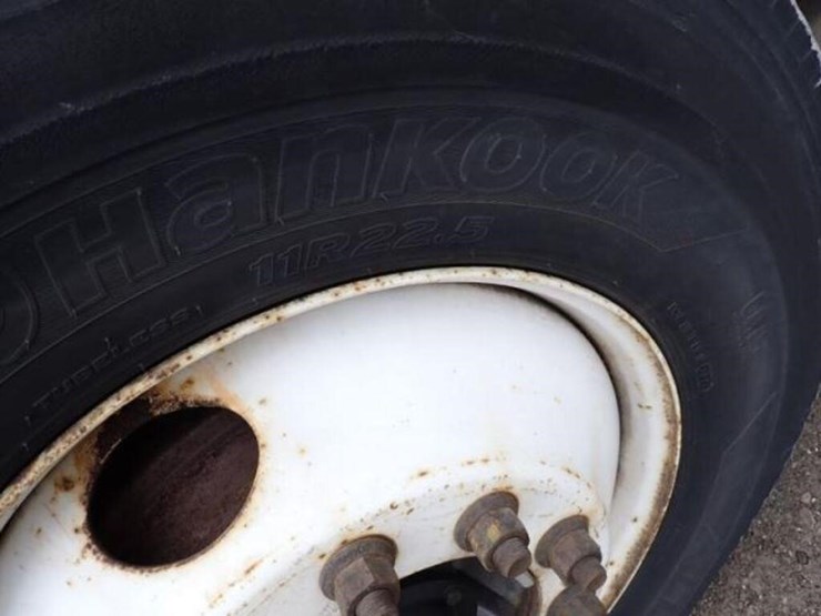 2010-freightliner-cascadia-t/a-hiway-tractor---day-image-34