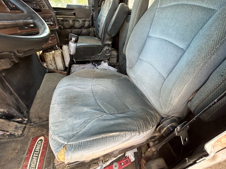 #22533-•-1994-freightliner-t/a-daycab-dump-truck-vin:-1fuyfdyb6rp462199-image-44