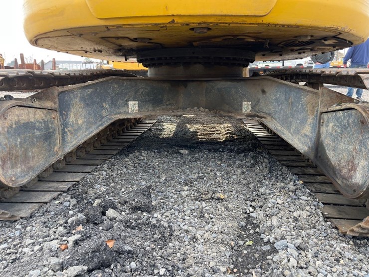 komatsu-pc138us-lc-image-30