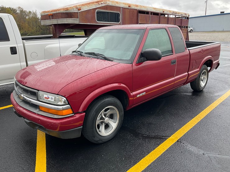 2002-chevrolet-s10-image-1