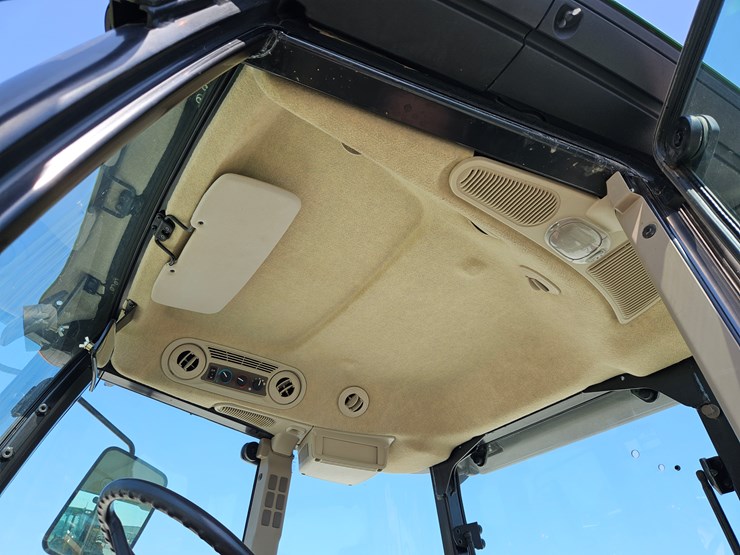 2021-john-deere-6135e-image-5