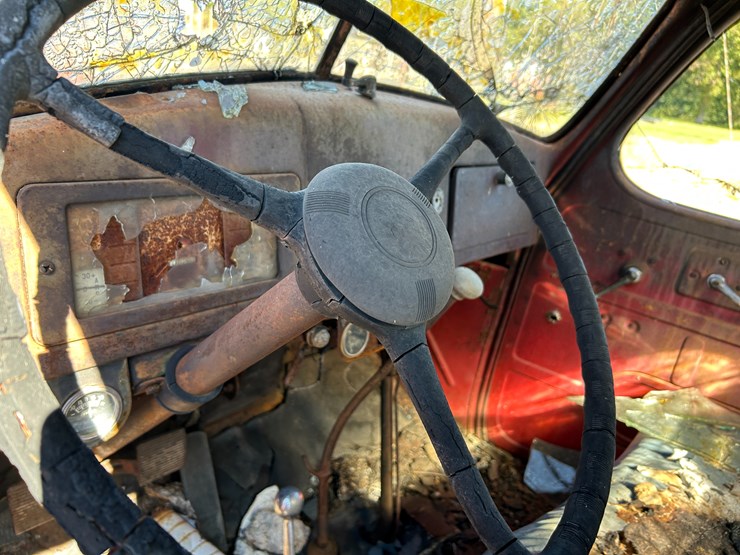 international-700-image-27