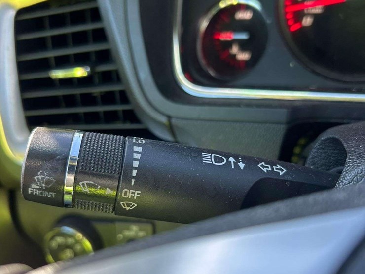 2014-gmc-acadia-image-15