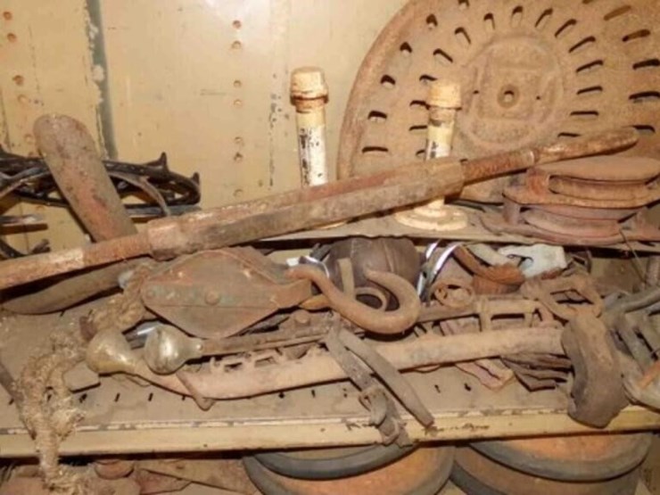 contents-of-shelf-image-4