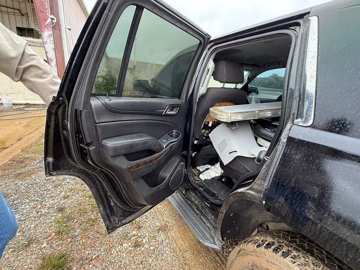 2015-chevrolet-tahoe-image-13