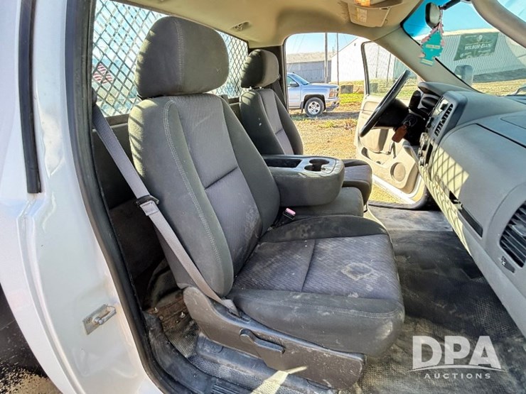 2013-chevrolet-3500hd-image-61