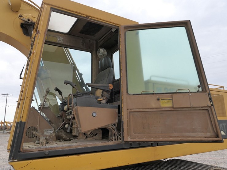 caterpillar-215d-image-30