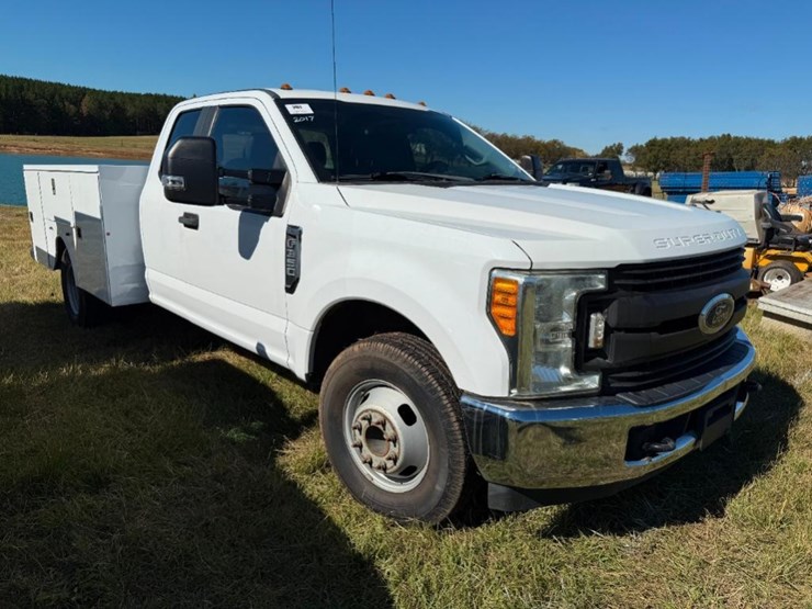 2017-ford-f350-xl-image-3