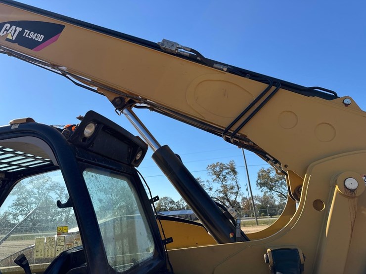 2017-caterpillar-tl943d-image-17