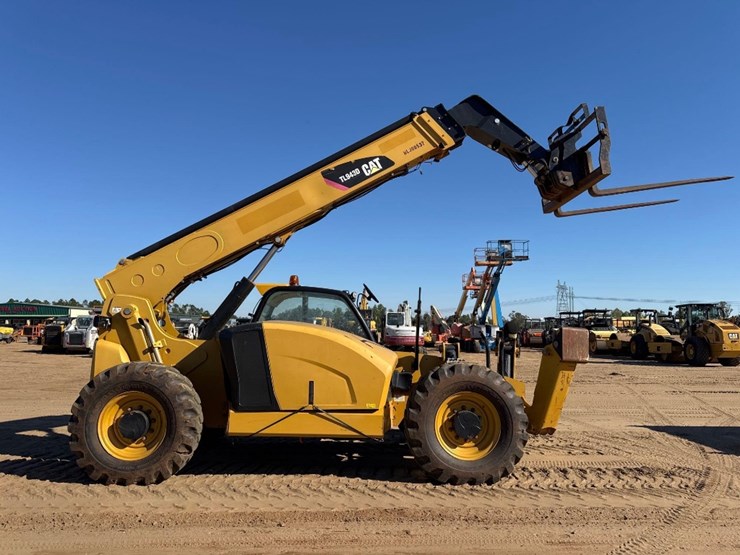 2017-caterpillar-tl943d-image-5