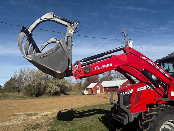 2021-massey-ferguson-7720s-dyna-6-tractor-image-40