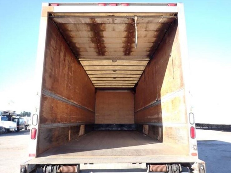 2014-freightliner-business-class-m2-106-image-51