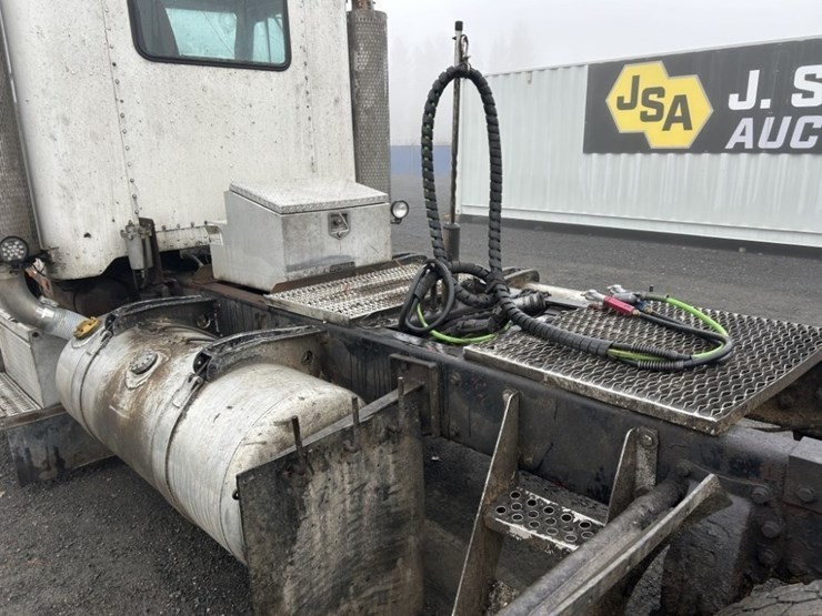 1992-peterbilt-379-image-22