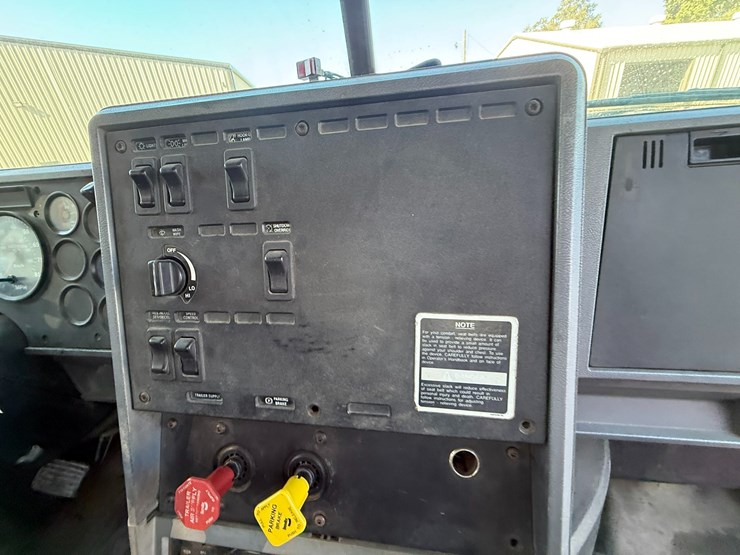 1995-mack-ch613-image-69