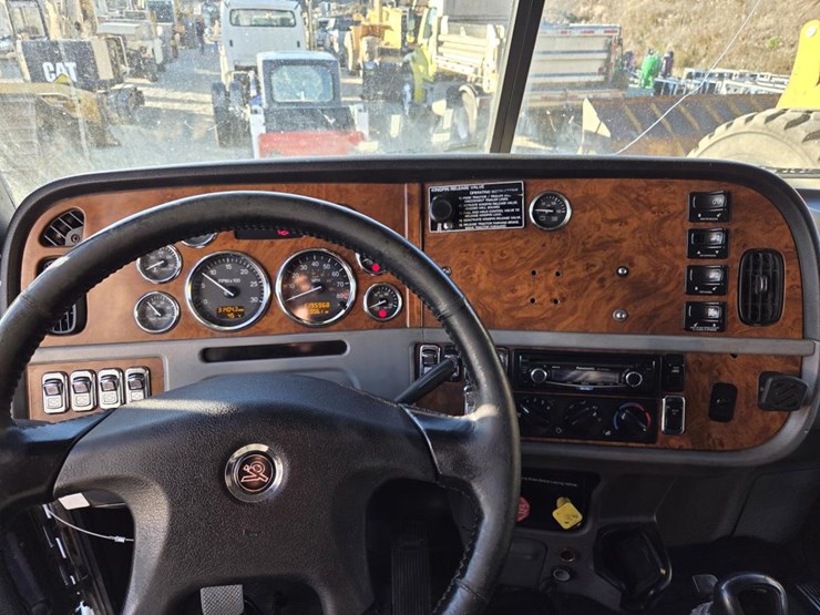 2007-peterbilt-386-image-75