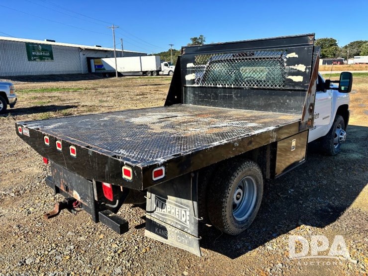 2013-chevrolet-3500hd-image-8