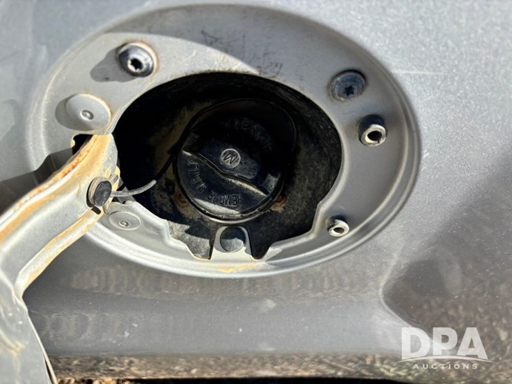 2015-chevrolet-silverado-image-27