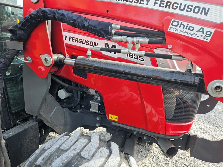 2021-massey-ferguson-1835m-image-22