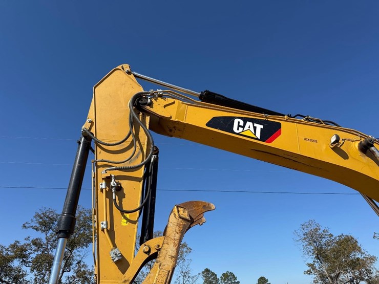 2019-caterpillar-330-image-21