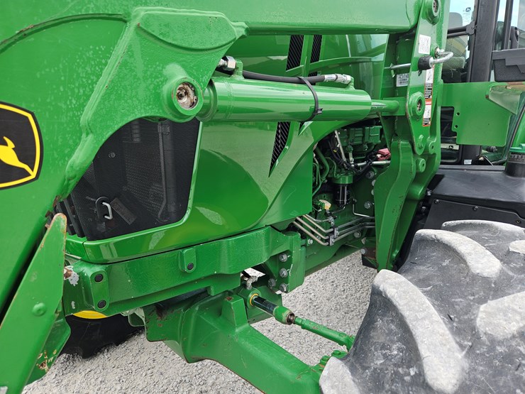 2017-john-deere-6105e-image-7