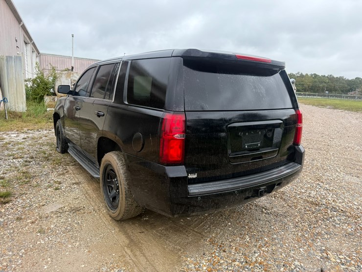 2015-chevrolet-tahoe-image-4