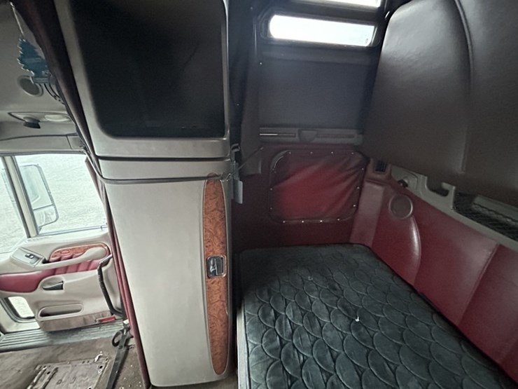 2007-peterbilt-387-image-16