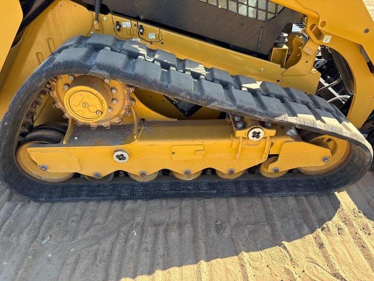 2023-caterpillar-299d3-image-11