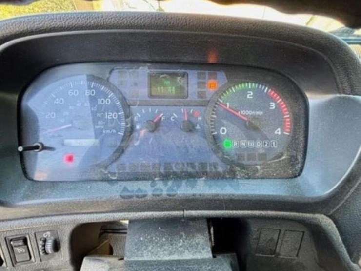 2010-hino-258-image-61