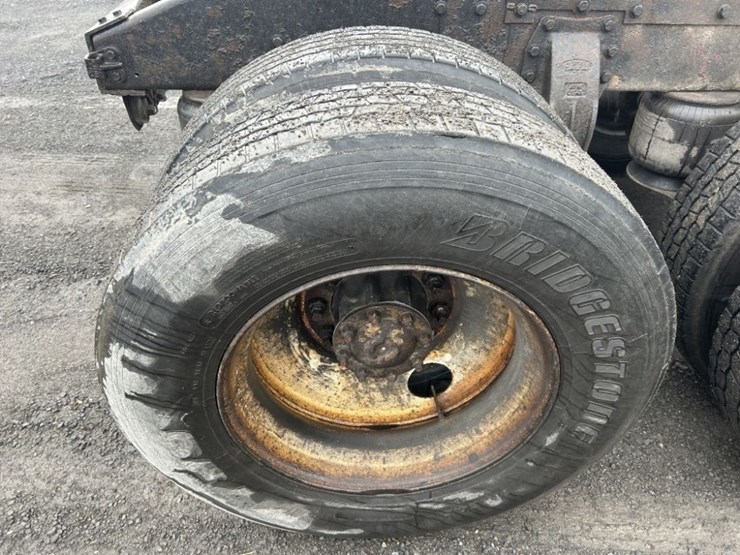 1992-peterbilt-379-image-28