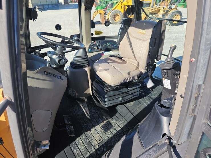 2016-case-590sn-image-11