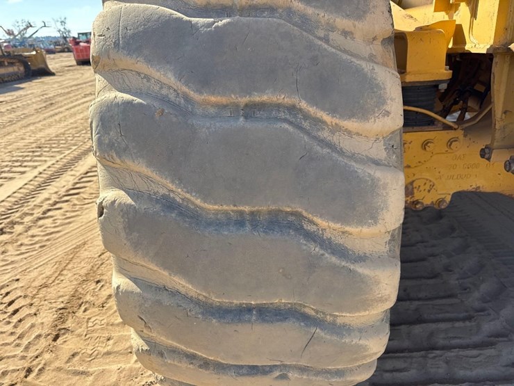 2020-caterpillar-745-image-11