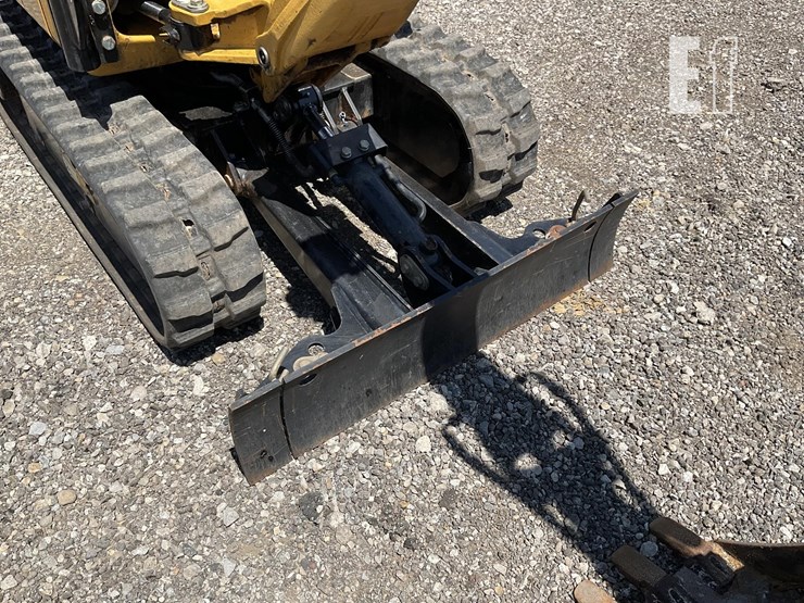 2022-caterpillar-300.9d-image-12