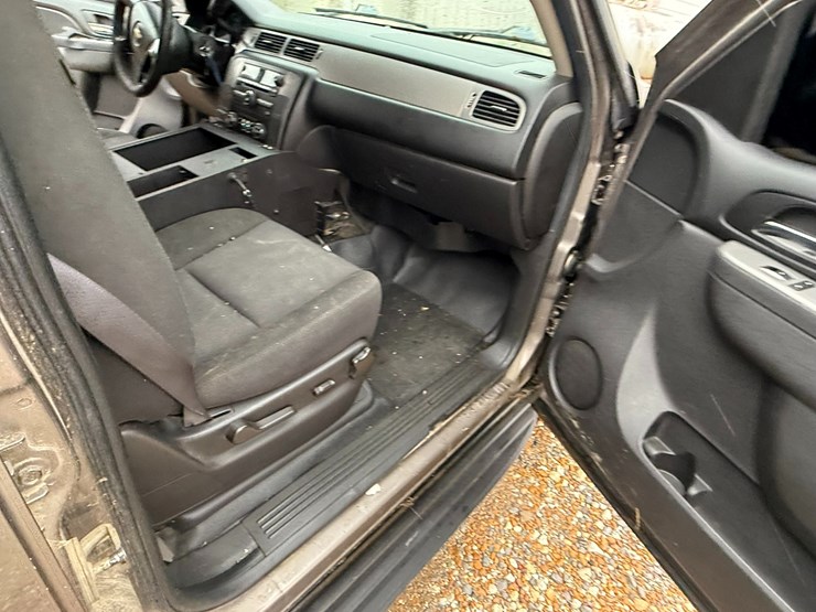 2014-chevrolet-tahoe-image-35