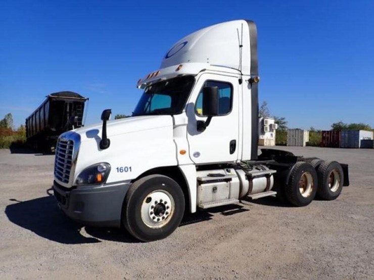 2016-freightliner-cascadia-t/a-hiway-tractor---day-image-1
