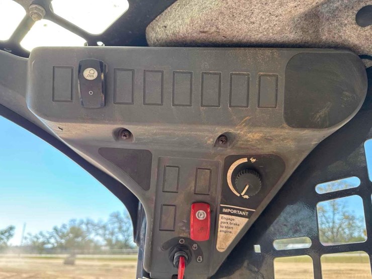 2022-deere-318g-image-20