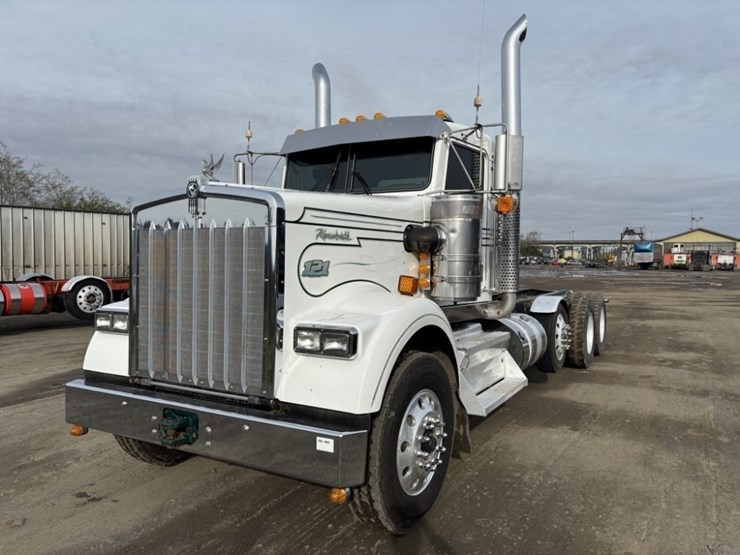 2018-kenworth-w900-image-1