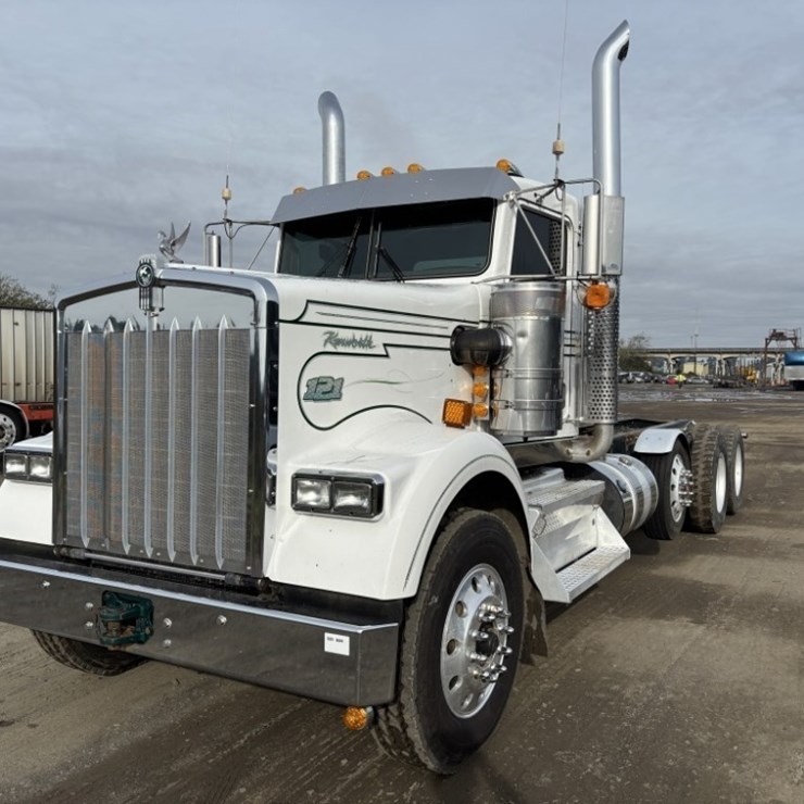 2018 KENWORTH W900