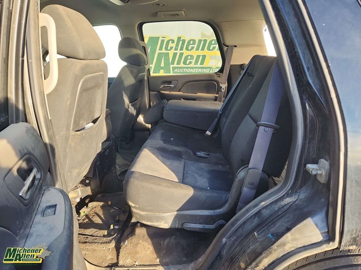 2013-chevrolet-tahoe-image-30