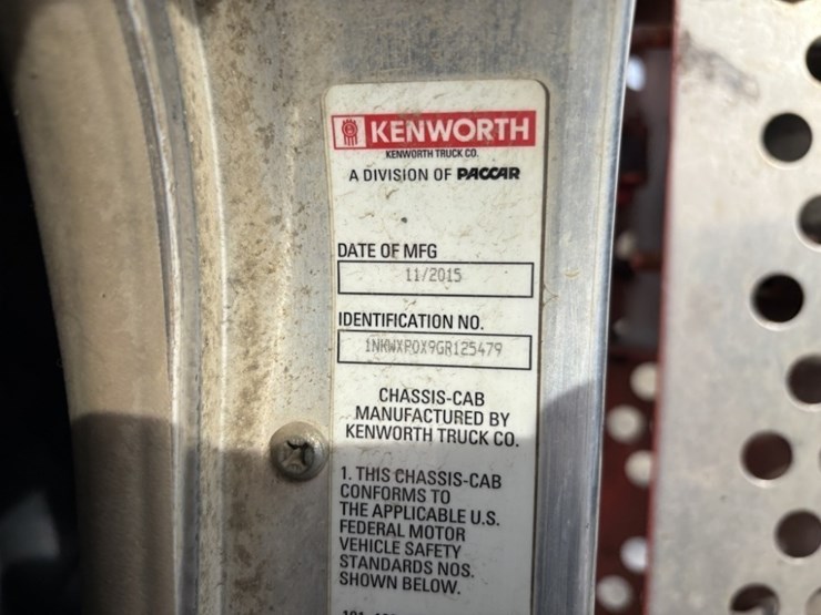 2016-kenworth-w900-image-40