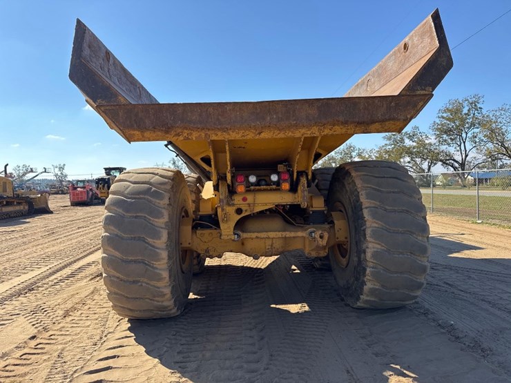 2020-caterpillar-745-image-3