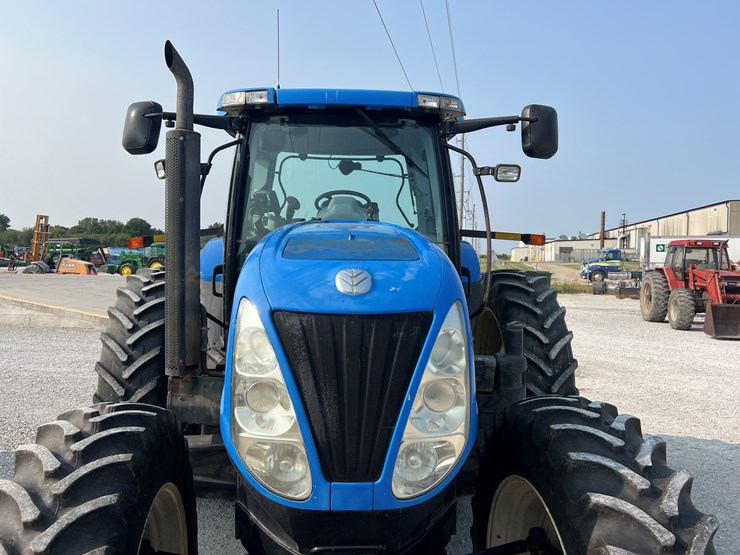 2010-new-holland-t7060-image-3