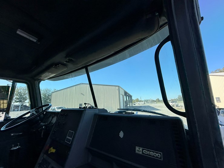 1995-mack-ch613-image-64